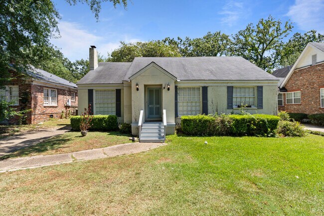 Building Photo - 2045 Bullard St