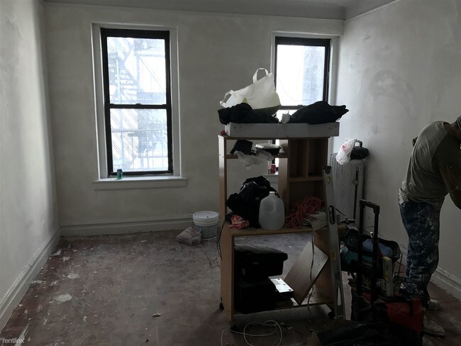 Foto del edificio - 2 br, 1 bath  - 219 E 196th St