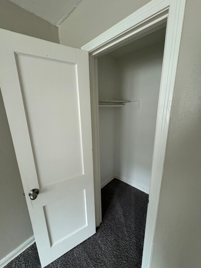 Building Photo - 3924 Farmer St