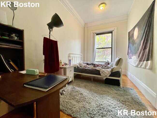 Foto del edificio - 73 Bay State Rd