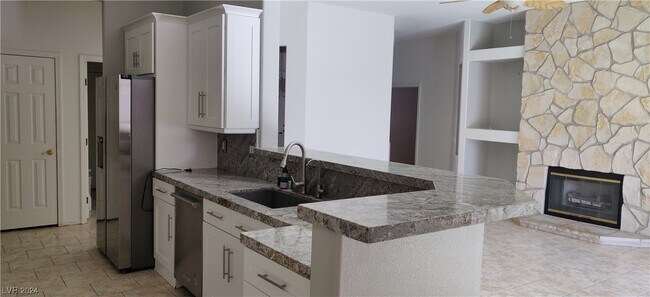 Building Photo - 8537 Highland View