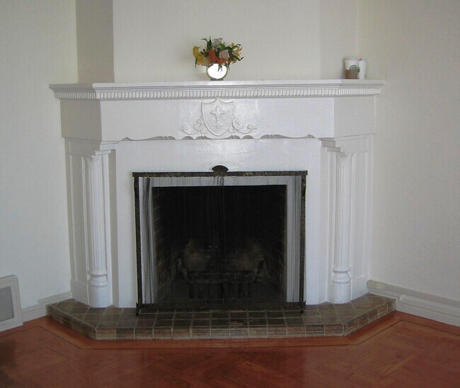 Building Photo - 717 Anza St