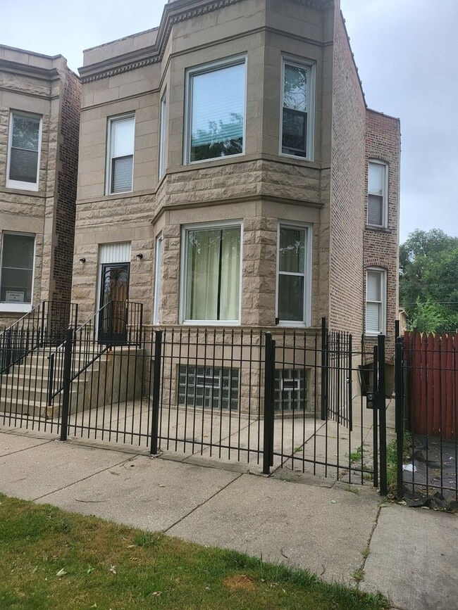 Building Photo - 6615 S Rhodes Ave