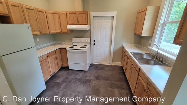 Building Photo - 2 br, 1 bath House - 126 Marion St
