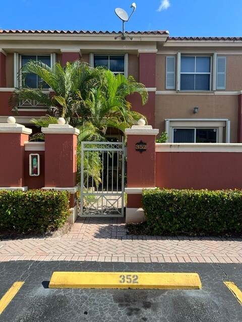 Foto del edificio - 6141 NW 115th Pl