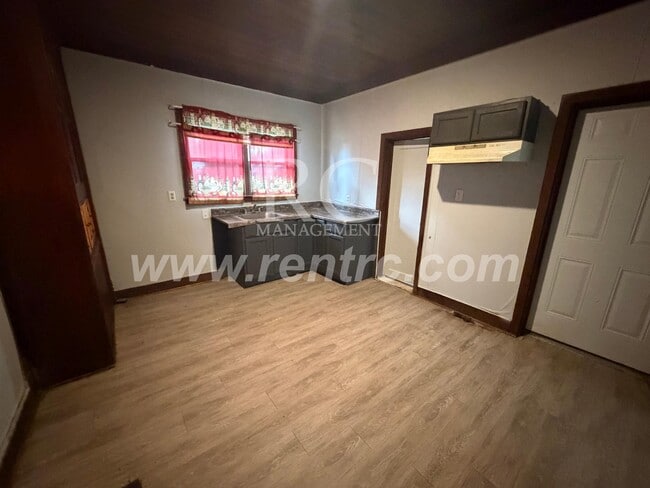 Building Photo - 612 Wayne-
