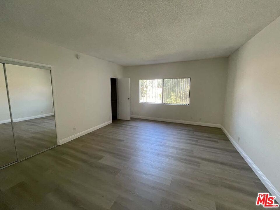Foto principal - 15033 Sherman Way