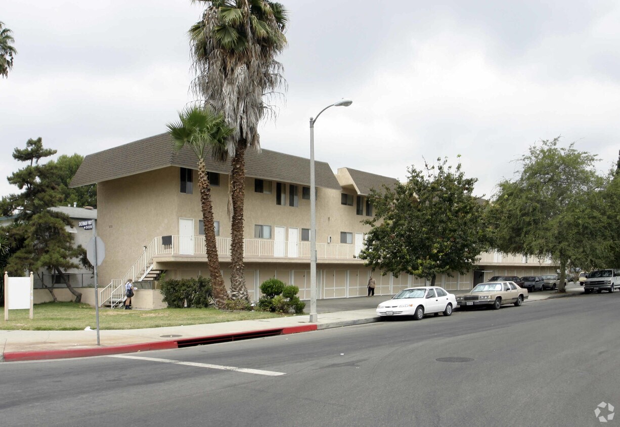 Foto del edificio - 19505 Sherman Way