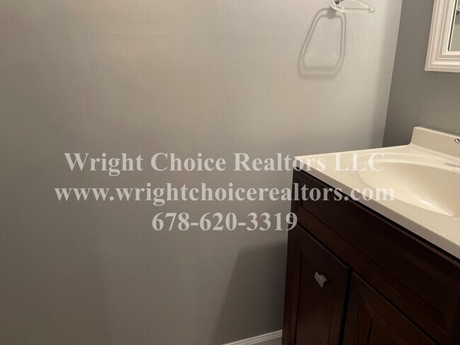 Building Photo - 2054 Charter Ln