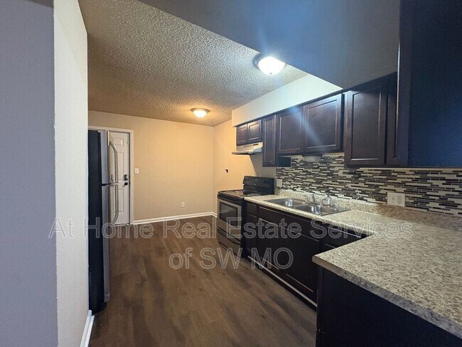 Building Photo - 1400 S Campbell Ave