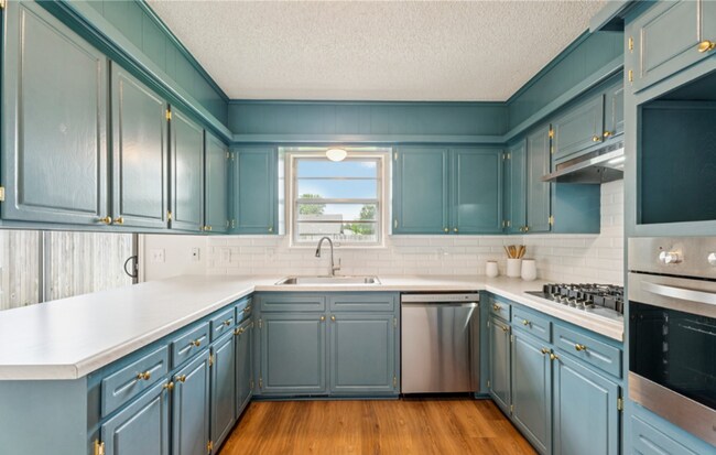 Building Photo - 3 Bed / 2 Bath in Central Tulsa!