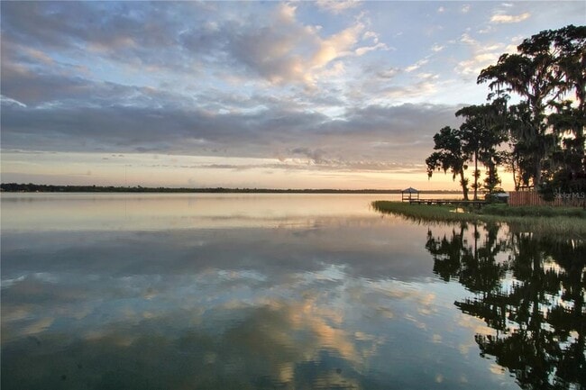 Foto del edificio - 1030 W Lake Marion Rd
