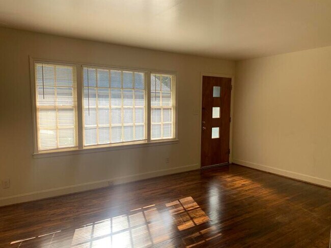 Foto del edificio - 2919 Amity Garden Ct