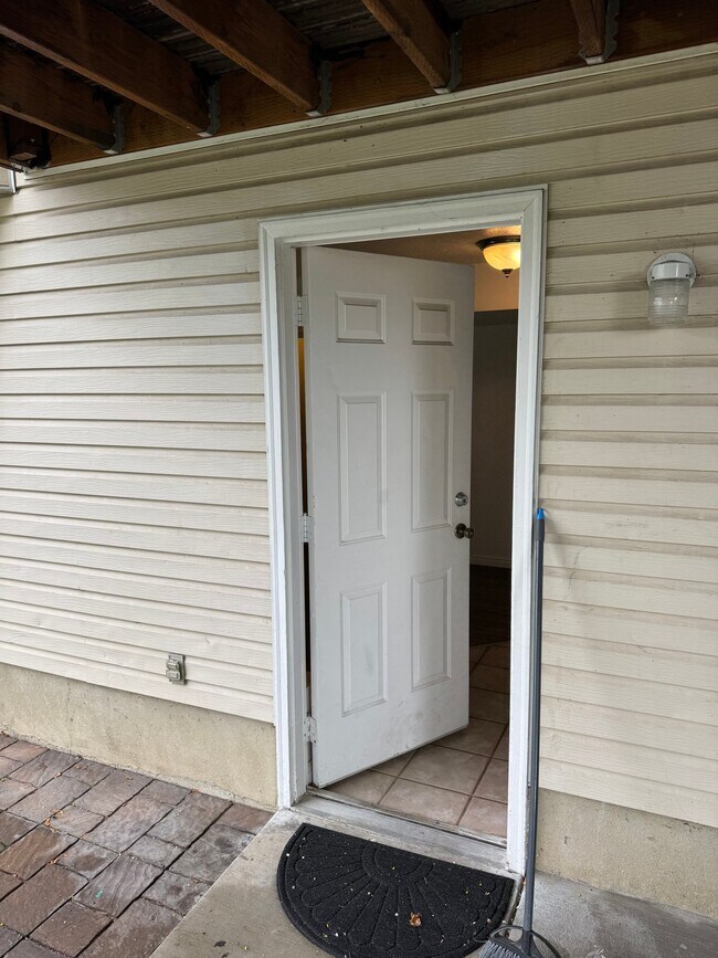 Foto del edificio - 595 N 1200 E