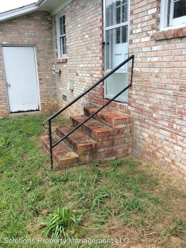 Building Photo - 716-810 Pleasant Dr