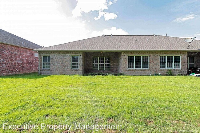 Foto del edificio - 2797-2797 Lynwood Hills Dr