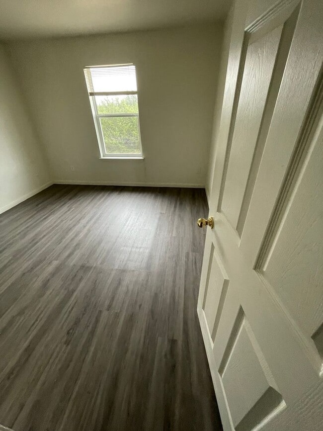 Foto del edificio - 4206 Primrose Dr