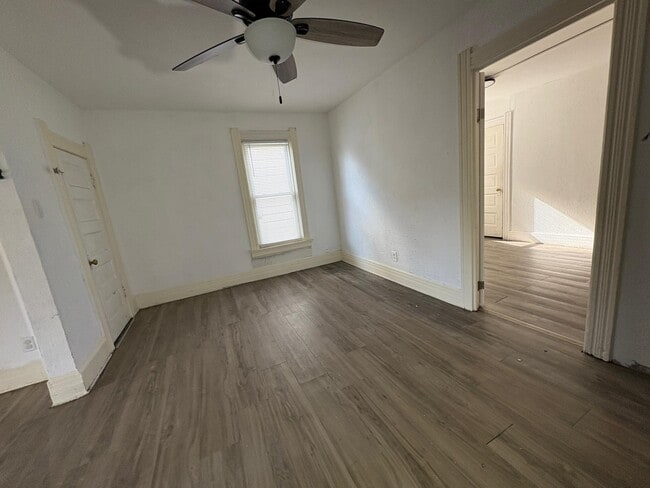 Foto del edificio - 1566 Western Ave