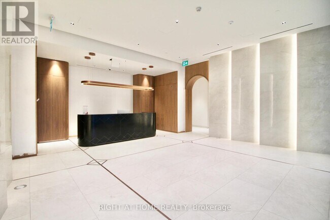 Building Photo - 560 Rideau St