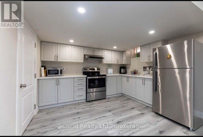 Building Photo - 22 Cirrus Cres