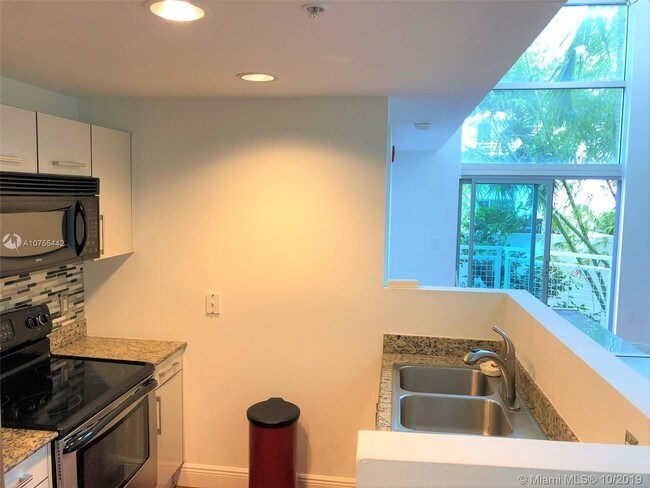 Building Photo - 7728 Collins Ave