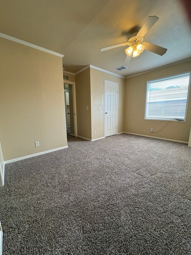 Building Photo - 10002 Sugarvine Ln