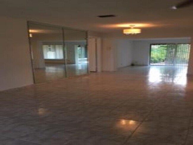 Foto del edificio - 3881 NW 100th Ave