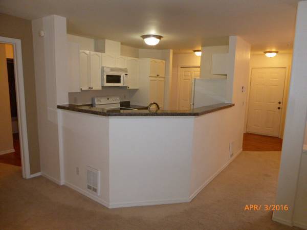 Building Photo - Beautiful 2 Bed 2 Bath in Montreux, Issaquah