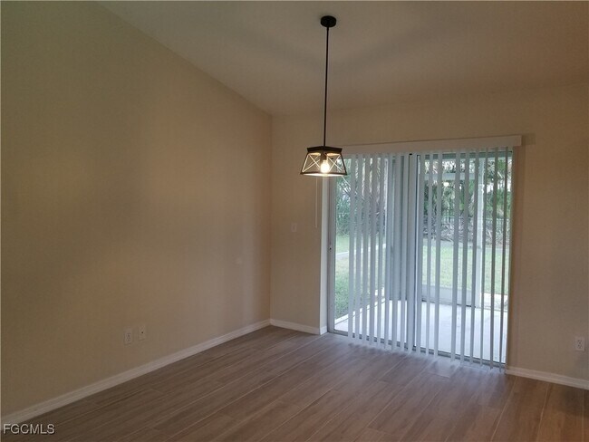 Building Photo - 914 Santa Barbara Blvd