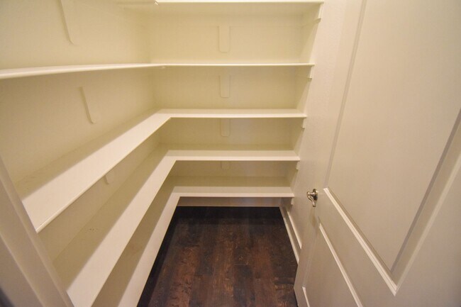 Foto del edificio - Stunning 3 Bedroom, 2.5 Bathroom Home in F...