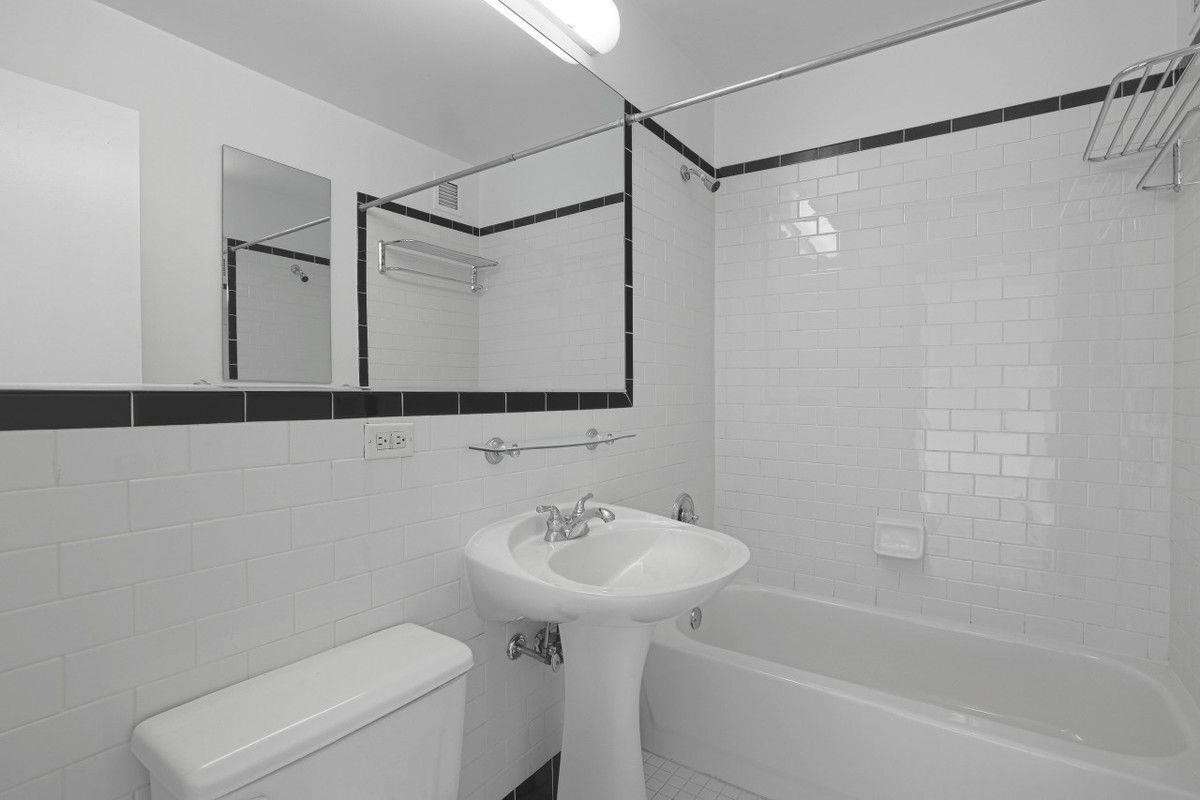 Building Photo - 400 West 43rd Street