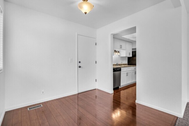 Building Photo - 955 Essex Ct Way