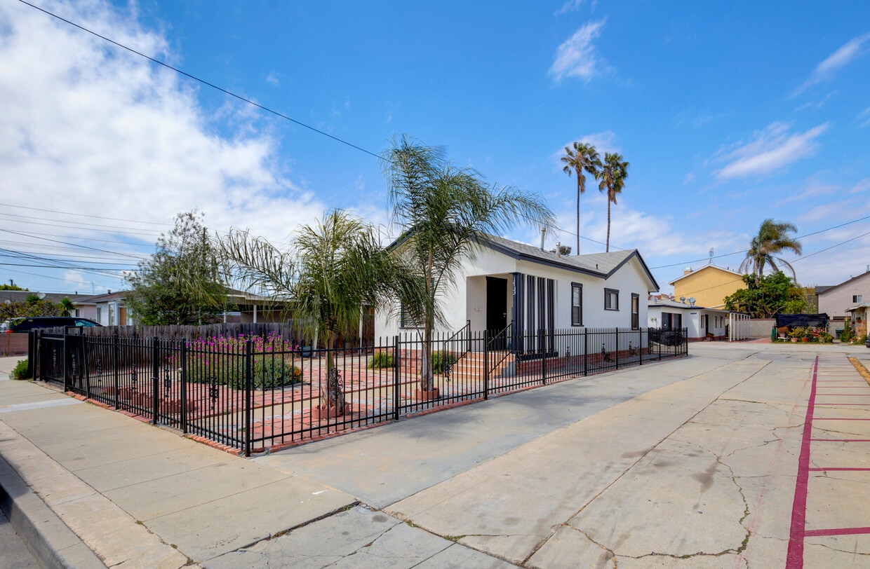 Foto principal - 1735 W 150th St