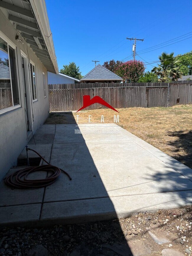 Building Photo - 3 br, 2 bath House - 5225 Cherokee Way
