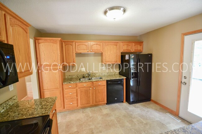 Foto del edificio - 3 bedroom home in West Des Moines