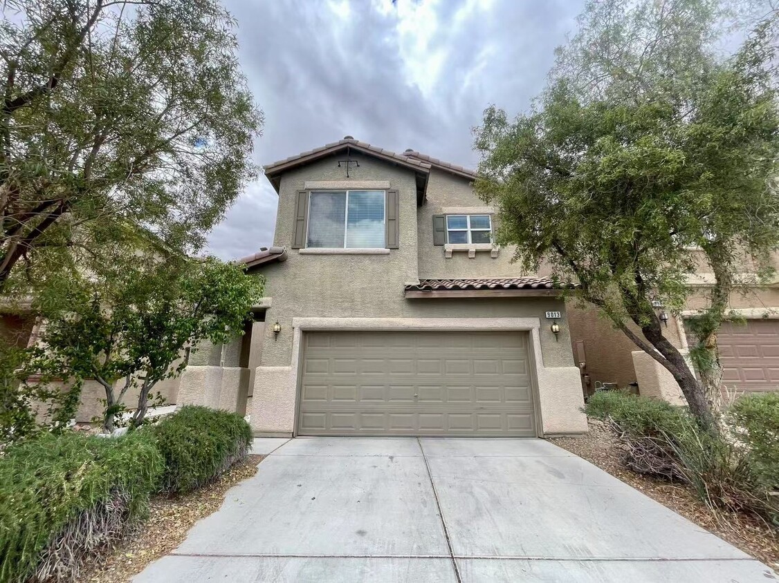 Foto principal - Gorgeous 3 bed, 2 1/2bath home.