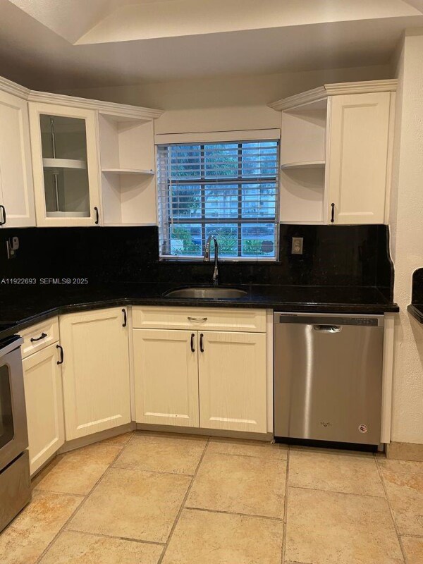 Foto del edificio - 3141 N Palm Aire Dr