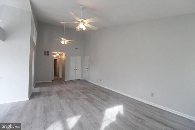 Building Photo - 617 Sea Pl