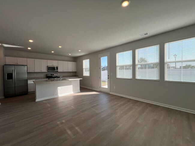 Building Photo - Surfside Beach - 3 bedroom / 2.5 Bathroom Home