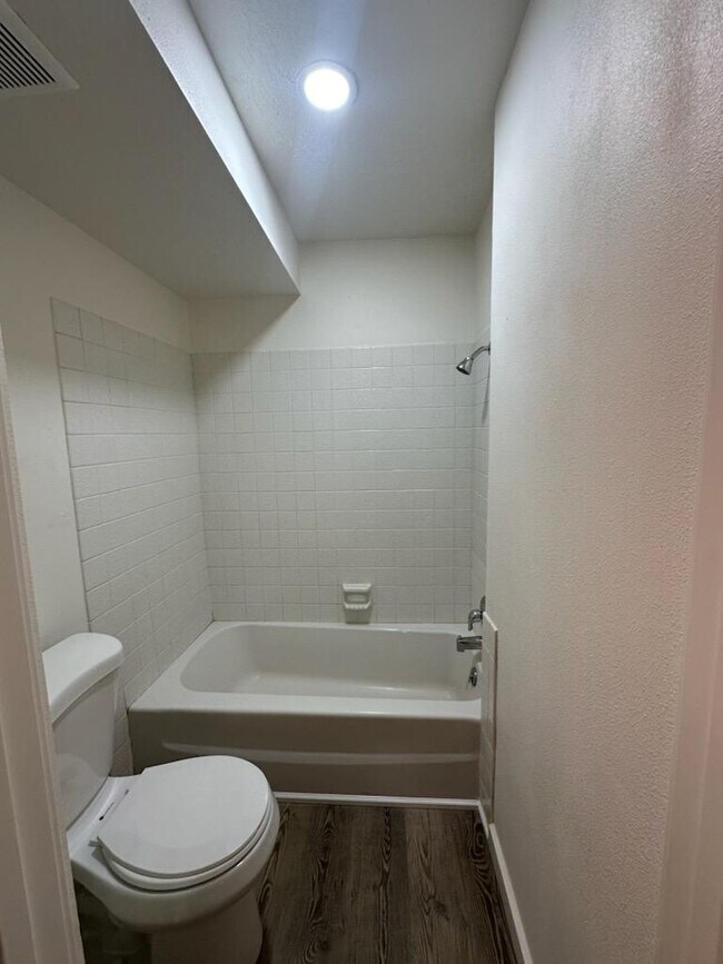 Foto del edificio - 602 E Carmel Dr