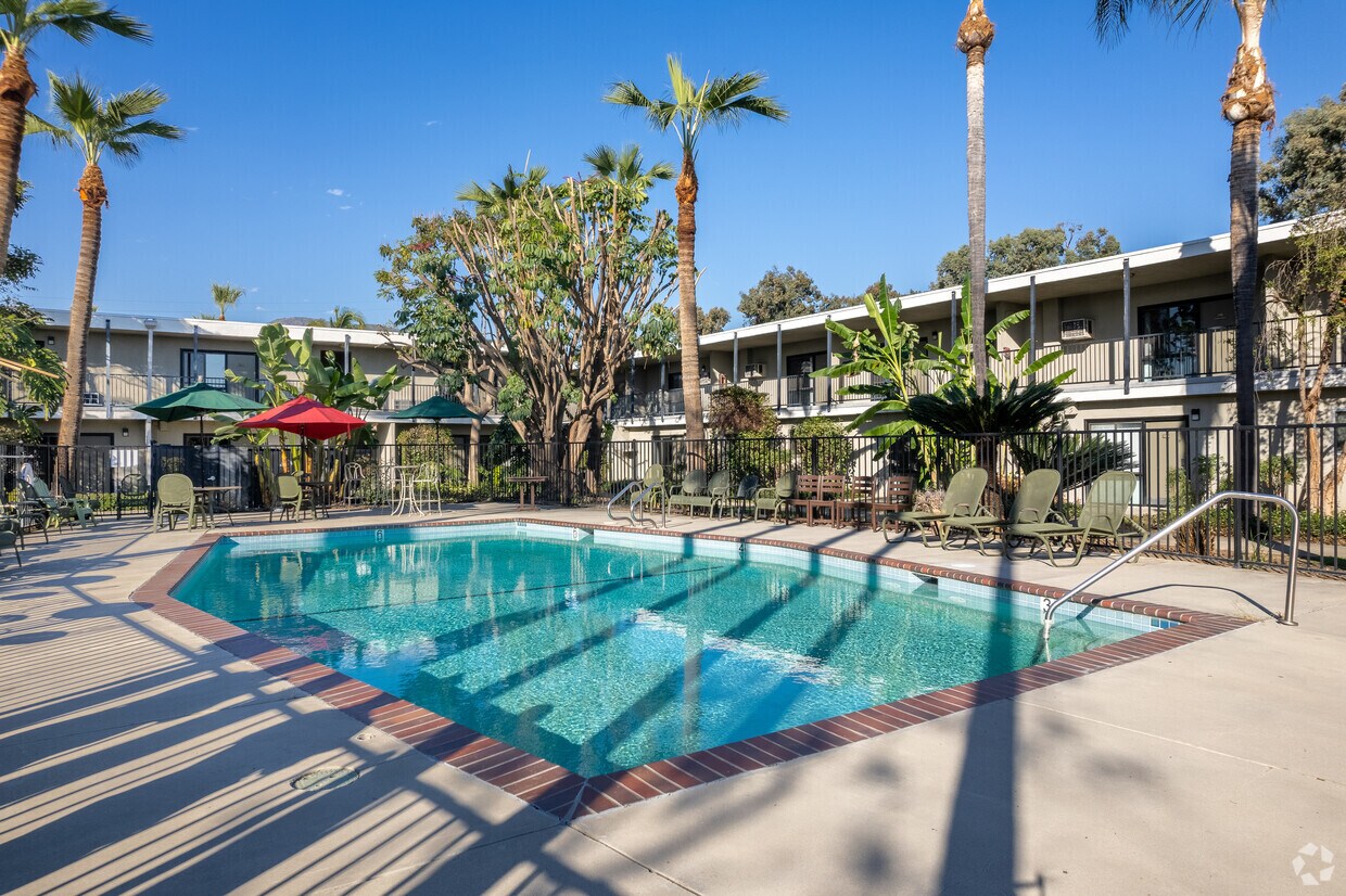 University Park Apartments in Azusa, CA