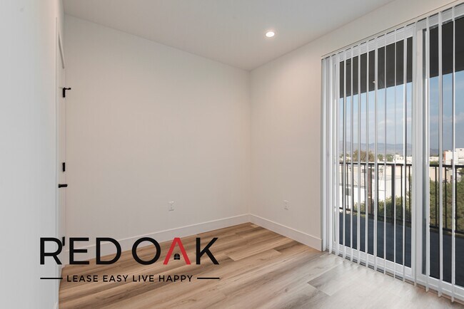 Foto del edificio - Phenomenal NEW Three Bedroom with Incredib...