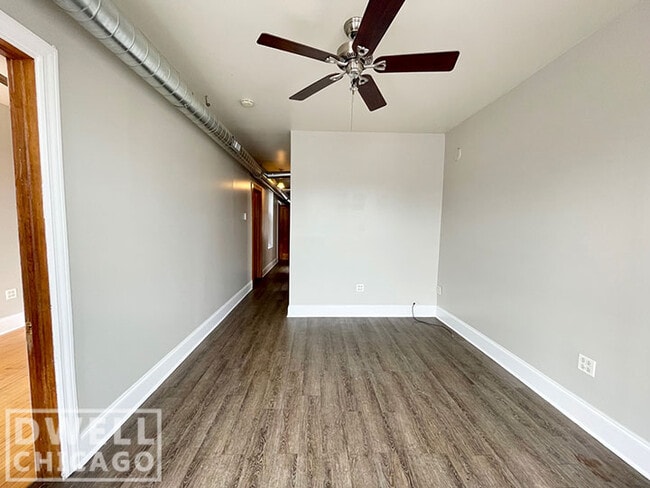 Foto del edificio - 2636 W Cermak Rd