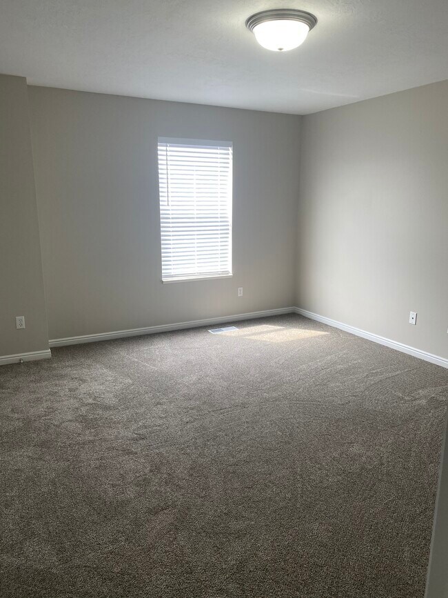 Dormitorio 1 - 570 Pheasant Ridge Dr