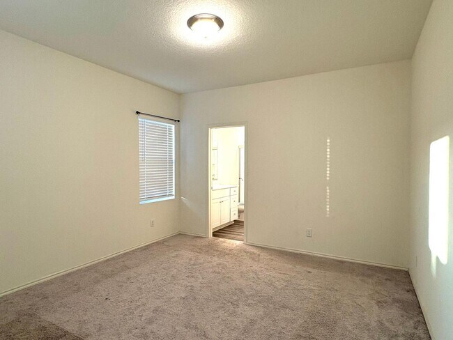 Foto del edificio - Modern 3-Bedroom Home with Washer & Dryer Included!