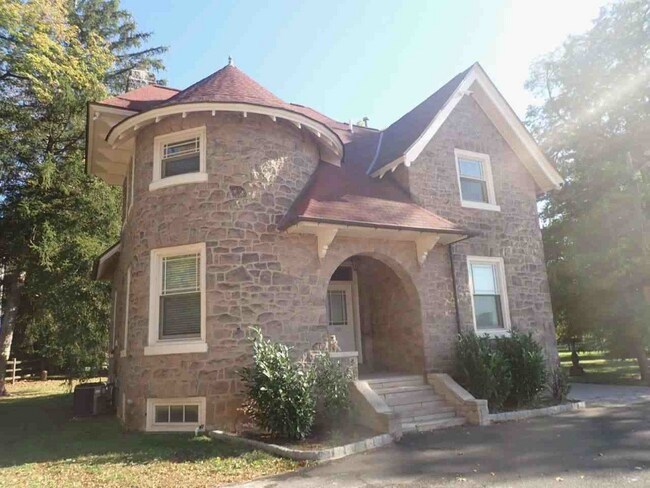 Foto del edificio - 1015 Cedar Rd