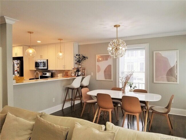 Foto del edificio - 115 Colonial Rd