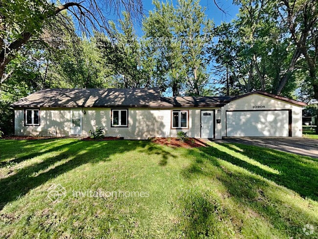 Building Photo - 10905 Irwin Ave S