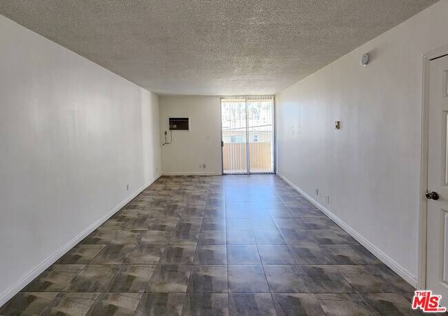 Foto del edificio - 425 S Kenmore Ave