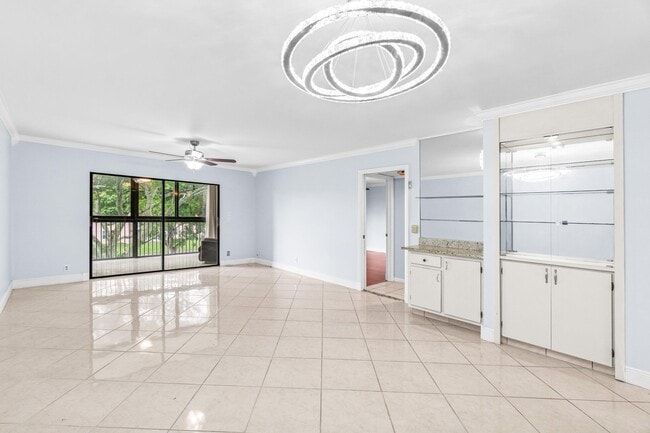 Foto del edificio - 14475 Strathmore Ln